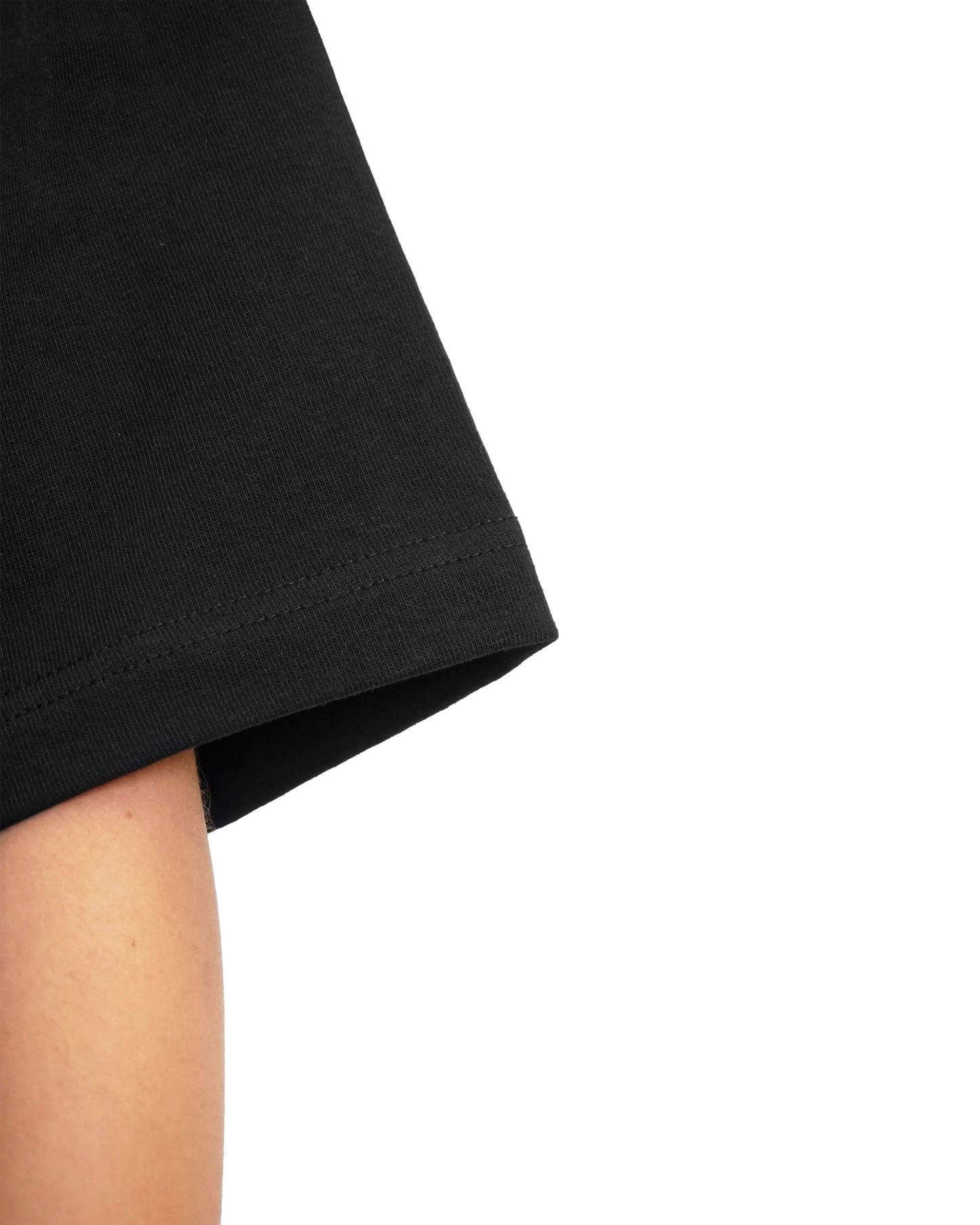 CROPPED BLACK TEE